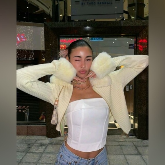 With Jéan Carla Corset Top in White - Picture 9 of 9